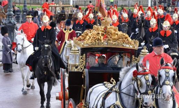 ▲ 박근혜 대통령은 5일(현지시각) 엘리자베스 2세 여왕의 초청으로 영국 국빈방문 일정을 시작했다. ⓒ 뉴데일리(청와대 제공)