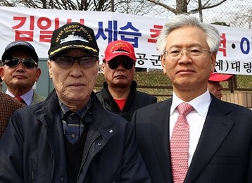 ▲ 서정갑(왼쪽)본부장과 고영주 변호사.아래사진은 서석구 변호사.