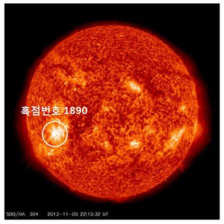 ▲ SDO 위성(미국 NASA의 정지궤도 위성)의 태양흑점 폭발 순간의 모습.ⓒ미래창조과학부