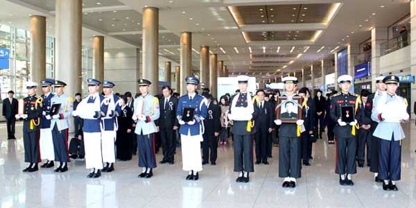▲ 과거 다른 애국지사 유해봉환식의 모습.