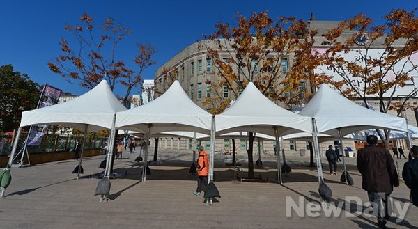 ▲ 민주당이 101일간 천막을 쳤던 서울시청 앞 광장이 깨끗하게 정리됐다ⓒ정상윤