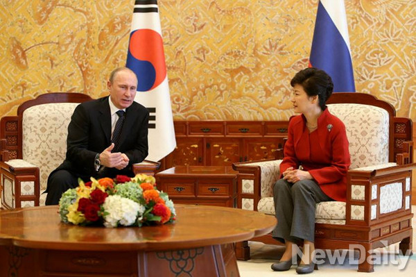 ▲ 박근혜 대통령은 13일 공식 방한한 푸틴 러시아 대통령과 청와대에서 정상회담을 나누고 있다.  ⓒ 뉴데일리