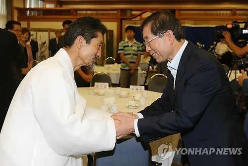 ▲ 박원순 서울시장과 강기갑 前 통합진보당 대표ⓒ연합뉴스