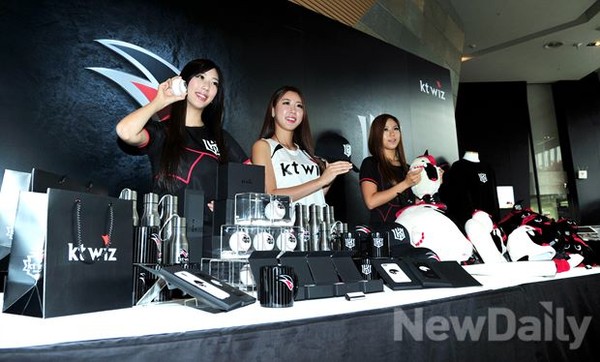 ▲ 14일 서울 광화문 KT 올레스퀘어에서 KT 위즈 야구단의 심볼 이미지 발표 기자회견이 열렸다ⓒ이미화