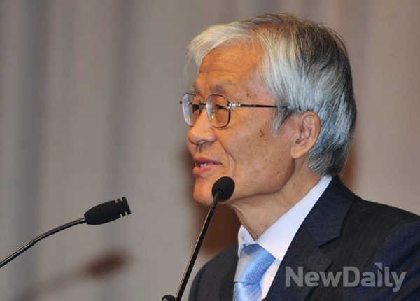 ▲ 조갑제 대표가 14일 오후 서울 광진구 어린이회관에서 열린 박정희 대통령 탄신 96주년 기념강연회에 참석해 강연을 하고 있다.ⓒ 뉴데일리 이종현 기자