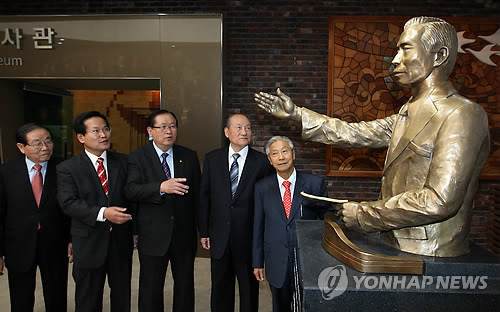 ▲ 2011년 11월 경기도 성남 새마을중앙연수원 새마을역사관에 세워진 박정희 대통령 흉상.ⓒ 연합뉴스