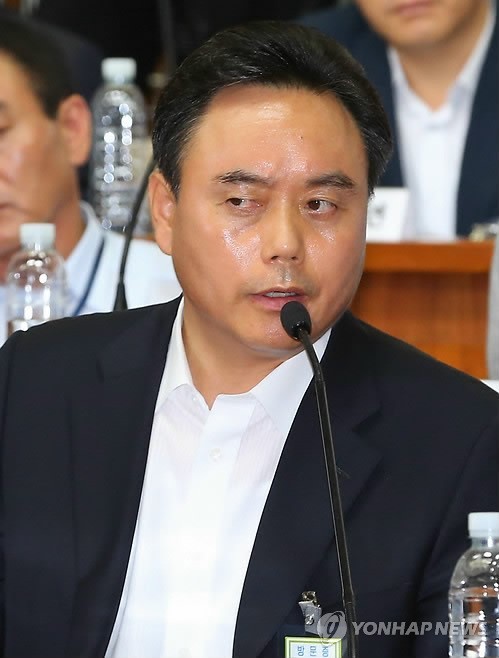 ▲ 지난 8월 국가정보원 댓글의혹 사건 규명을 위한 국정조사 특위 2차 청문회가 국회에서 열렸다. 증인으로 출석한 전 국정원 직원이 의원들의 질문에 답변하고 있다. ⓒ연합뉴스