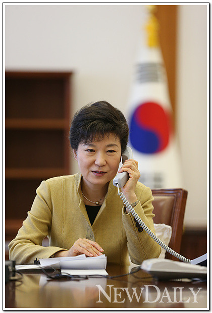 ▲ 16일 서울 삼성동 아이파크 아파트에 충돌해 추락한 헬기 사고 현장 ⓒ 연합뉴스