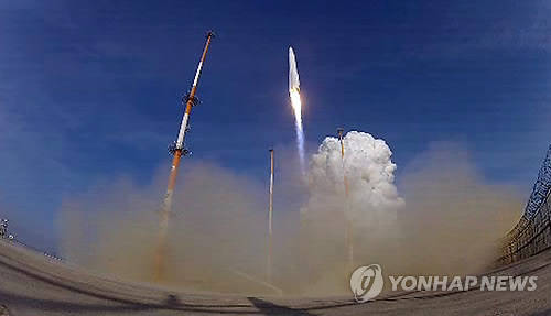 ▲ 1월 30일 성공 발사된 한국 최초 우주발사체 나로호(KSLV-1).ⓒ연합뉴스