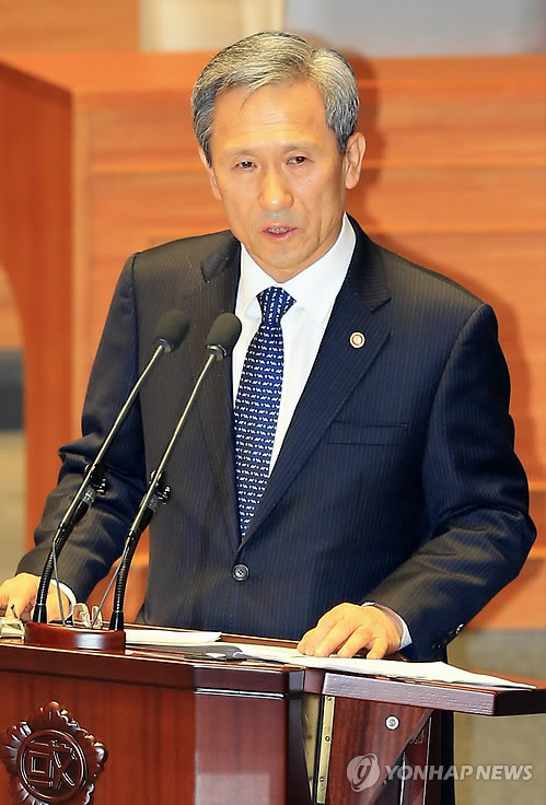 ▲ 김관진 국방부 장관이 20일 국회 본회의 외교통일안보분야 대정부 질문에서 민주당 안규백 의원의 질문에 답하고 있다.ⓒ연합뉴스