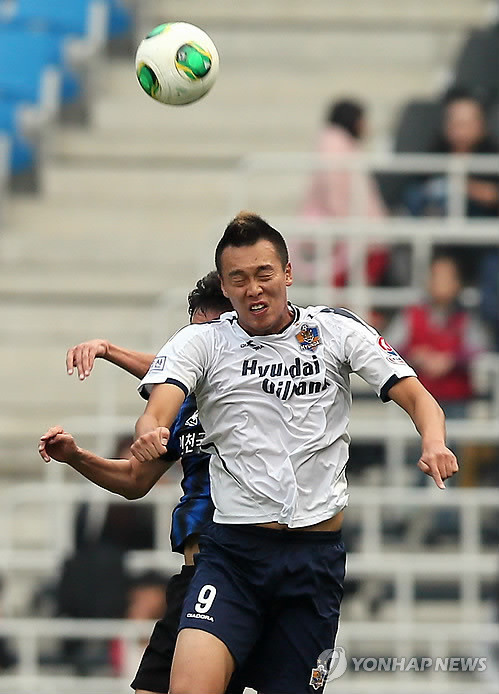 ▲ 울산의 간판스트라이커 김신욱. 후반 18분 교체 투입됐지만 골맛은 보지 못했다.