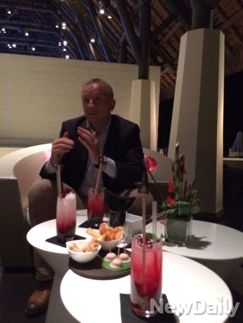 ▲ 모리셔스의 관광과 투자 가치에 대해 설명하고 있는 소피텔 쏘 모리셔스 지배인인 피오트르 쿠피엑(Piotr Kupiec).