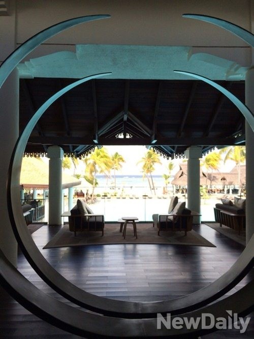 ▲ 모리셔스 섬 서남쪽 해변의 소피텔 임페리얼은 들어서자 마자 멋진 로비에 감탄하게 된다.