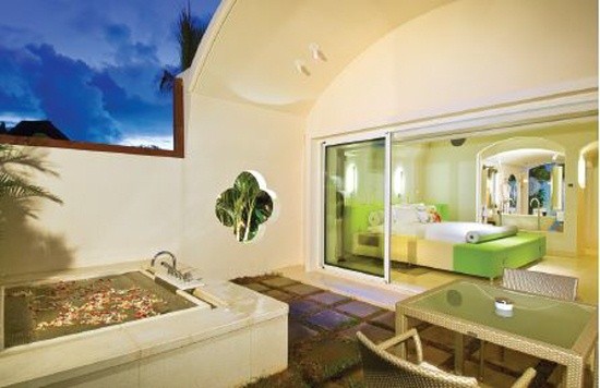 ▲ 소피텔 쏘 모리셔스의 방. 주니어 스위트 수준의 넓이와 겐조가 디자인한 최고급 인테리어를 갖췄다.