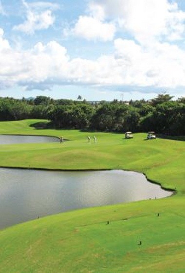 ▲ 모리셔스 섬 동부 해변의 벨마르(Belle Mare) 골프장.
