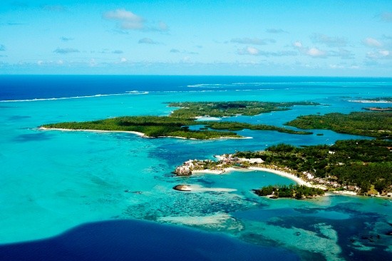 ▲ 모리셔스 일로세프 섬(Ile aux cerfs)의 투스록(Touessrok) 골프장. 섬 전체를 활용해 18홀을 설계한 환상적인 코스.