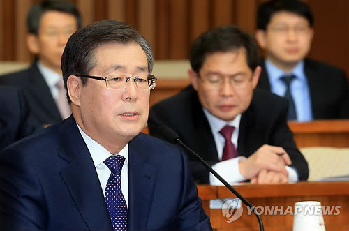 ▲ 천주교정의구현사제단 전주교구 사제들이 22일 오후 전북 군산시 수송동성당에서 '불법 선거 규탄과 대통령 사퇴를 촉구하는 시국미사'를 진행하고 있다. 황찬현 감사원장 후보자가 12일 국회에서 열린 이틀째 인사청문회에서 의원들의 질문에 답하고 있다.ⓒ연합뉴스