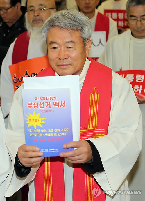 ▲ 시국미사에서 북한의 연평도 포격을 옹호하는 발언을 던져 논란의 중심에 선 박창신 전주교구 원로신부. ⓒ연합뉴스