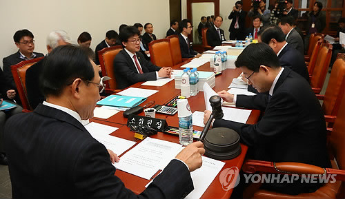 ▲ 내년도 예산안을 심의하기 위한 국회 국방위원회 예산결산심사소위원회가 27일 오전 김종태 위원장 주재로 열리고 있다.ⓒ연합뉴스