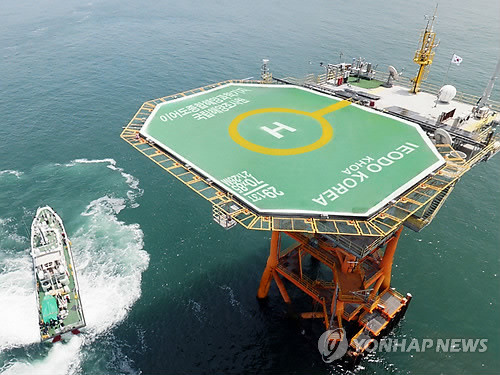 ▲ 중국과 일본의 방공식별구역에 포함돼 있는 이어도가 우리나라에서는 제외돼 있어 비판이 일고 있다. 사진은 해양과학기지 모습.ⓒ연합뉴스