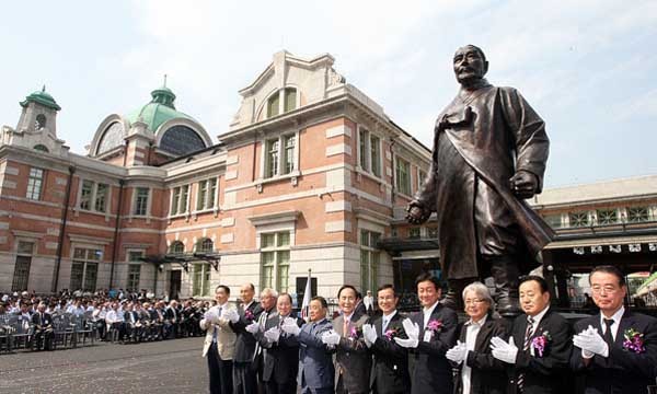▲ 서울역 광장에 세워진 강우규 의사 동상. [사진: 보훈처 블로그]