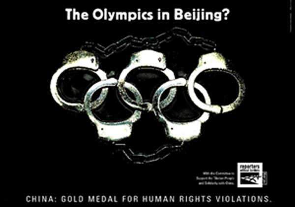 ▲ 중국의 일상적인 인권유린을 빗댄 베이징 올림픽 포스터. 중국은 인권유린 부문에서는 금메달감이라고 비꼬았다.