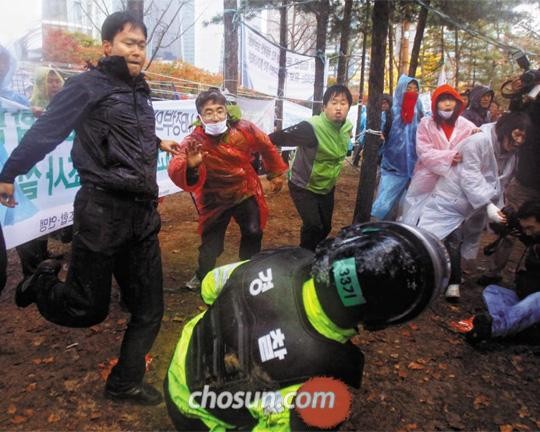 ▲ 정의구현사제단이 벌이는 [시국미사]라는 집회 모습. [사진: 연합뉴스]