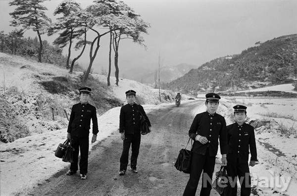 ▲ 집으로가는길3-경남의령-1983년 ⓒ권태균