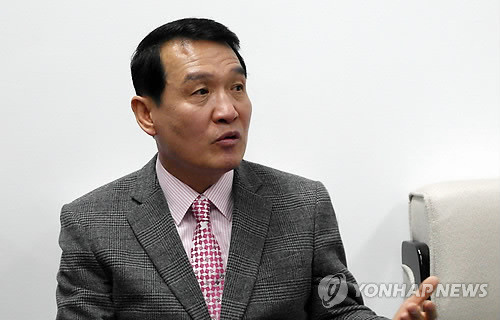 ▲ 선병렬(55) 전 의원이 2일 대전시의회에서 기자회견을 열어 민주당 탈당과 함께 안철수 신당 참여를 선언하고 있다.ⓒ연합뉴스