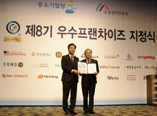 ▲ 소상공인진흥원 이용두 원장(좌측), 농협한삼인 박명진 대표이사(우측) ⓒ농협한삼인