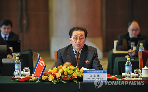 ▲ ▲ 2012년 8월 베이징에서 열린 황금평ㆍ위화도, 나선지구 공동개발을 위한 제3차 개발합작연합지도위원회 회의에 북한 수석대표로 나선 장성택.