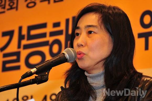 ▲ 강연하는 중앙일보 양선희 논설위원