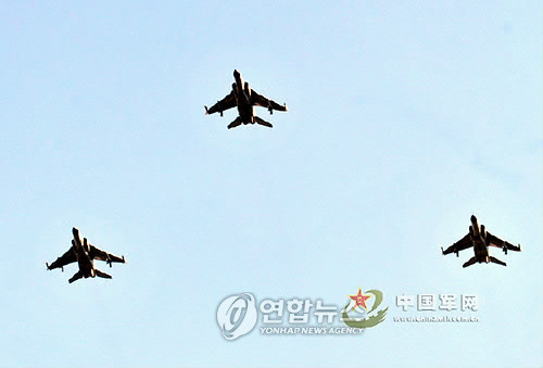 ▲ 중국군이 서해상에서 전투기 훈련을 하는 모습.ⓒ연합뉴스
