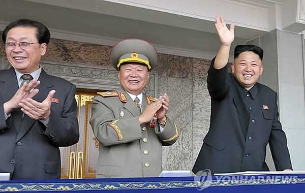 ▲ '행복한 한 때'를 보내는 장성택, 최룡해, 김정은. 이들의 운명은 어떻게 될까? [사진: 연합뉴스]