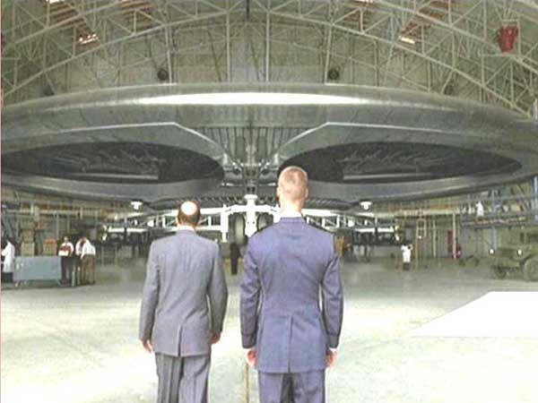 드라마, 영화 속에 등장하는 51구역의 이미지. UFO와 외계인을 가두고 있다는 게 음모론자들의 주장이다.