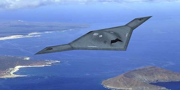 美해군에서 테스트 중인 X-47B 무인 스텔스 정찰기. '민주화 폭격기'가 될 수 있다.