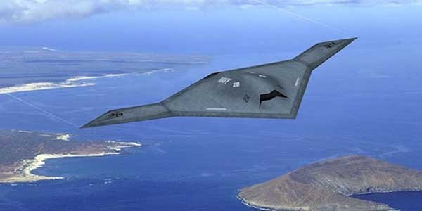 ▲ 美해군에서 테스트 중인 X-47B 무인 스텔스 정찰기. '민주화 폭격기'가 될 수 있다.