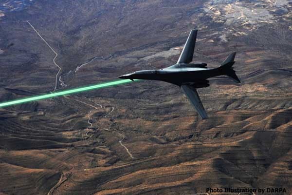 美DARPA에서 연구한 공중 레이저 무기 일러스트레이션. B-1B 폭격기가 공대공 레이저를 쏘는 상상도다. [그림: DARPA]