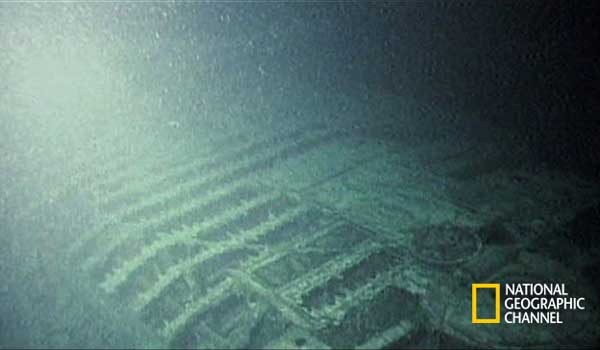 ▲ 하와이 오하우 앞바다 해저에서 발견된 일제 잠수항공모함의 잔해. [사진: NGC 다큐멘터리 화면캡쳐]