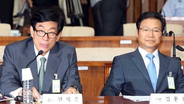 ▲ 국회에 나온 원세훈 전 국정원장과 김용판 경찰청장.