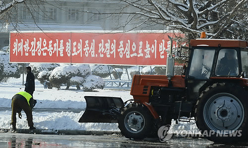 ▲ ▲ 평양 시내에 걸린 김정은 찬양 문구