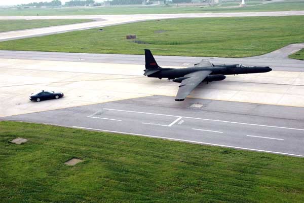 ▲ 오산 美공군기지에서 이륙 준비 중인 U-2S 정찰기 사진.