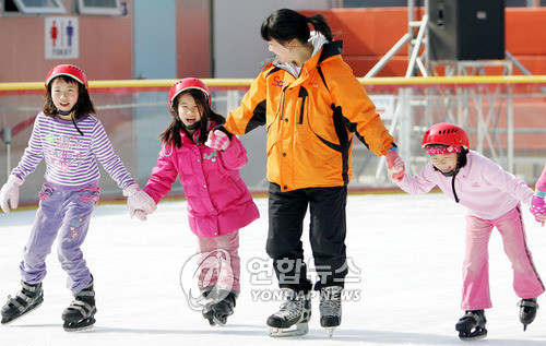 ▲ 2007년 서울광장 스케이트장ⓒ연합뉴스