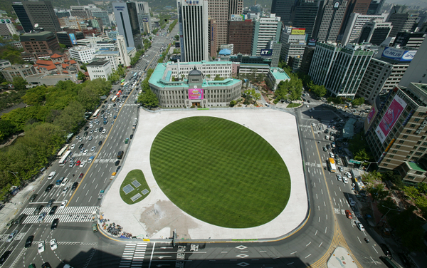 ▲ 2004년 서울광장ⓒ서울시