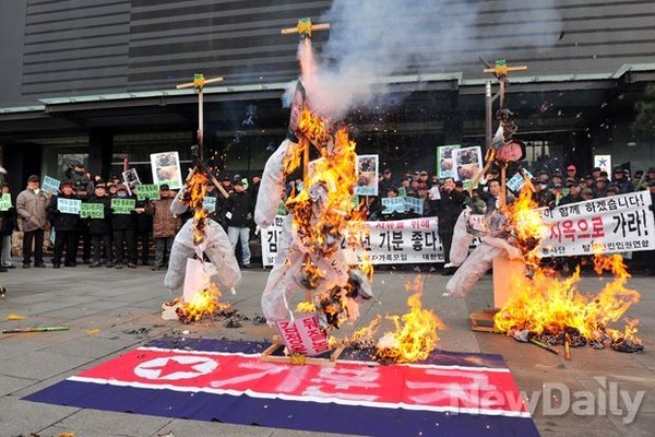 ▲ 북한 김씨 일가의 화형식ⓒ이종현