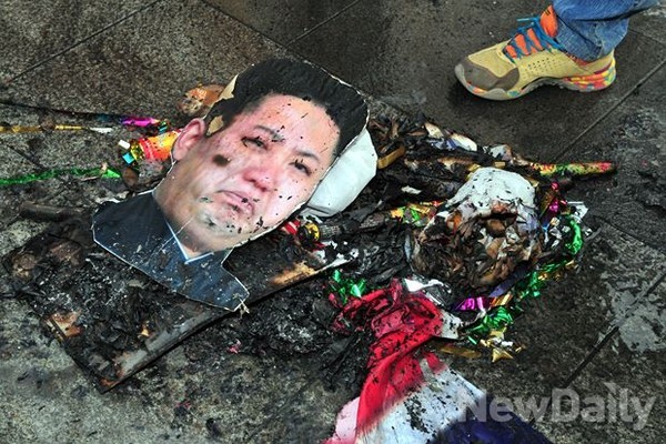 ▲ 화형식은 사라져야 할 대상을 상징하는 허수아비나 그림 따위를 만든 후 그것을 불태우는 의식이다ⓒ이종현