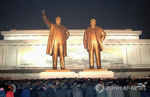 ▲ 평양 만수대에 서있는 김일성과 김정일 동상.ⓒ