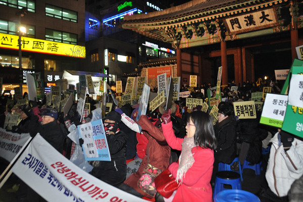 19일 저녁 6시, 대한문 앞에 모인 국민들은 철도노조의 파업에 반대하는 목소리를 높였다ⓒ보수대연합