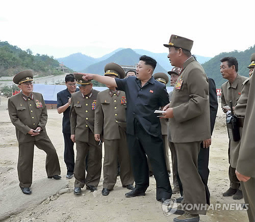 ▲ 북한 김정은이 군부대를 시찰하는 모습.ⓒ연합뉴스
