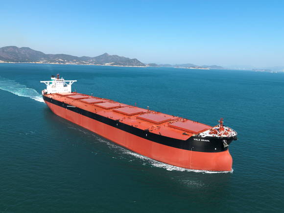 ▲ 대우조선해양이 2011년 건조한 40만톤 급 초대형 철광석 운반선의 첫 호선 [발레 브라질] 호 ⓒ대우조선해양